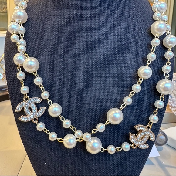 Stamped Chanel CC Zipper Pull Gold Tone Crystal Charm Faux Pearl Strand - Picture 2 of 4